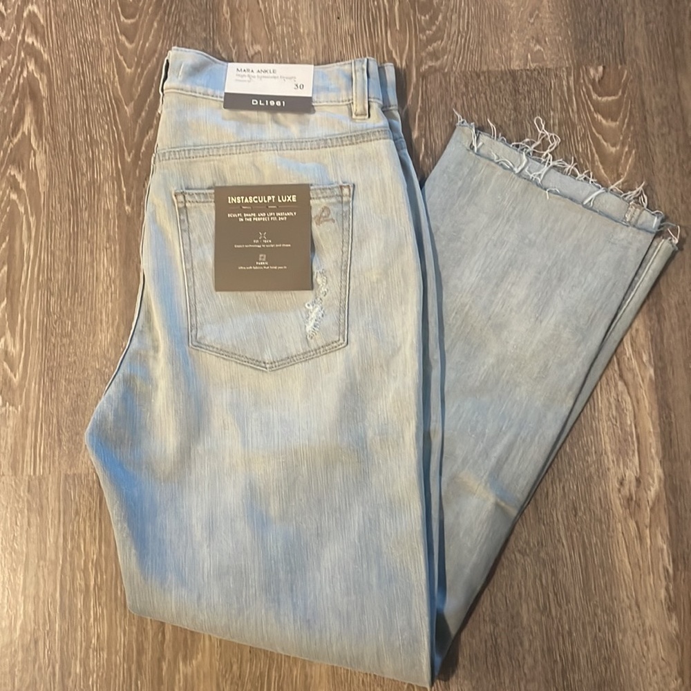 NWT DL1961 Mara Ankle Jeans